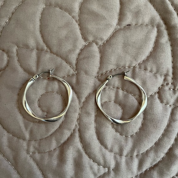 Hoop earrings - Picture 1 of 2